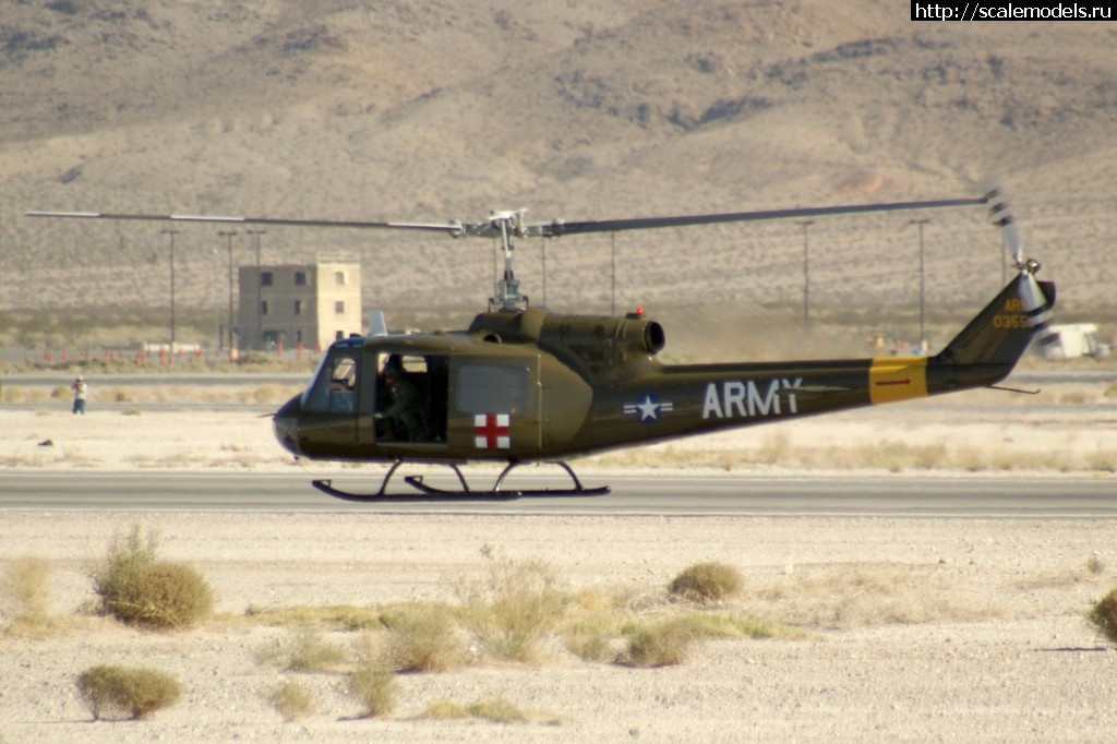 1511713272_007.jpg : #1434725/ UH-1B Huey medevac  Hobby Boss !  