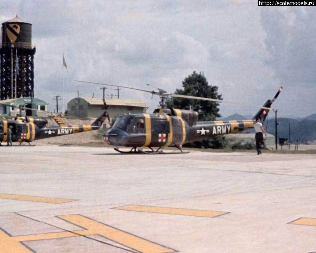 1512331756_026.JPG : #1436604/ UH-1B Huey medevac  Hobby Boss !  