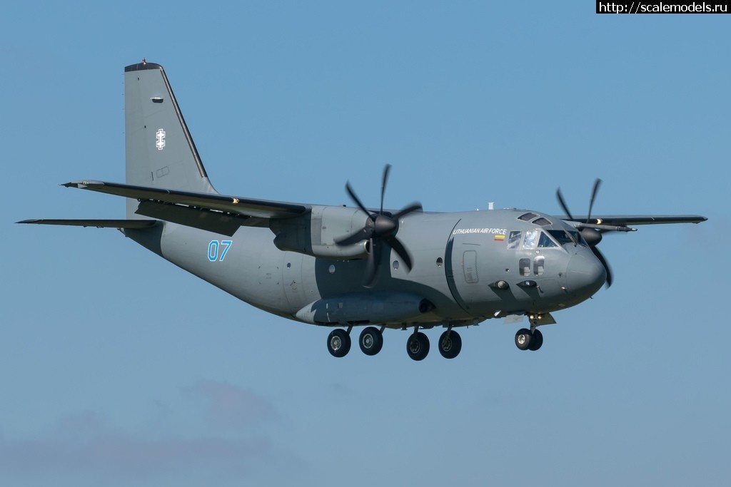 1515153753_36310887801_e80992ff22_b.jpg : #1444335/ C-27J Spartan 1/72 Italeri   