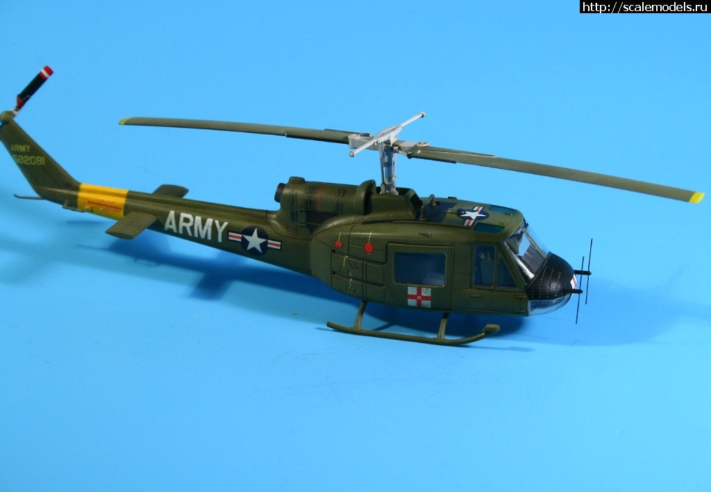 1517073854_065.JPG : #1450921/ UH-1B Huey medevac  Hobby Boss !  