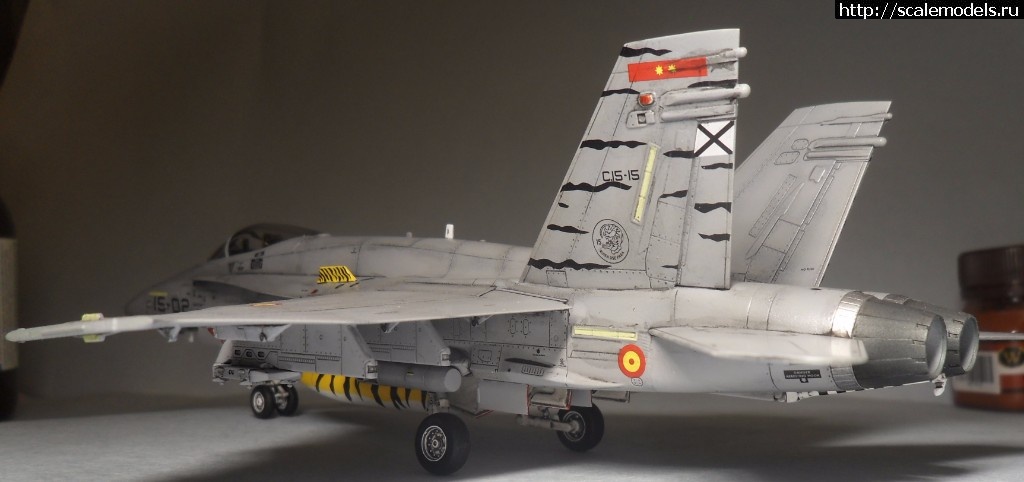 1519829957_1.jpg : #1459829/ F/A-18A  1/72 Academy !  