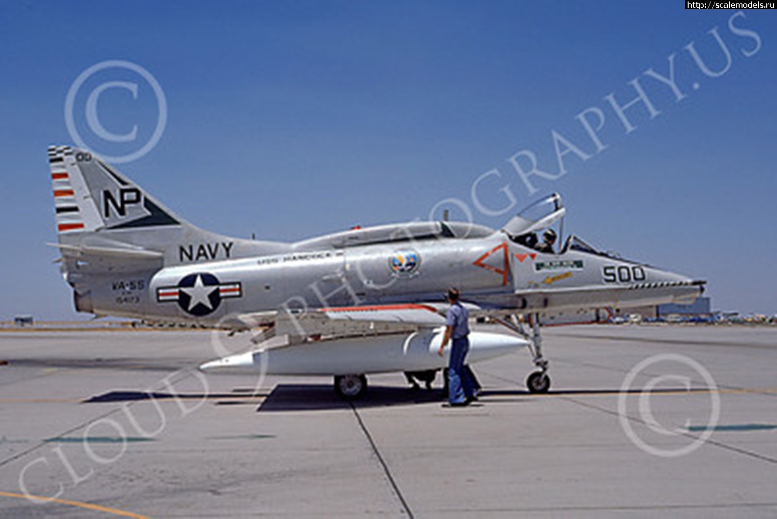 1597651838_A-4USN-00167-A-USN-Douglas-A-4F-Skyhawk-attack-jet-154173-VA-55-WARHORSES-USS-Hancock-commander-s-plane-NAS-Lemoore-12-1974-airplane-picture-by-Michael-Grove-Sr-S.jpg : #1637062/ Fujimi 1/72 A-4E/F Skyhawk(#14416) -   