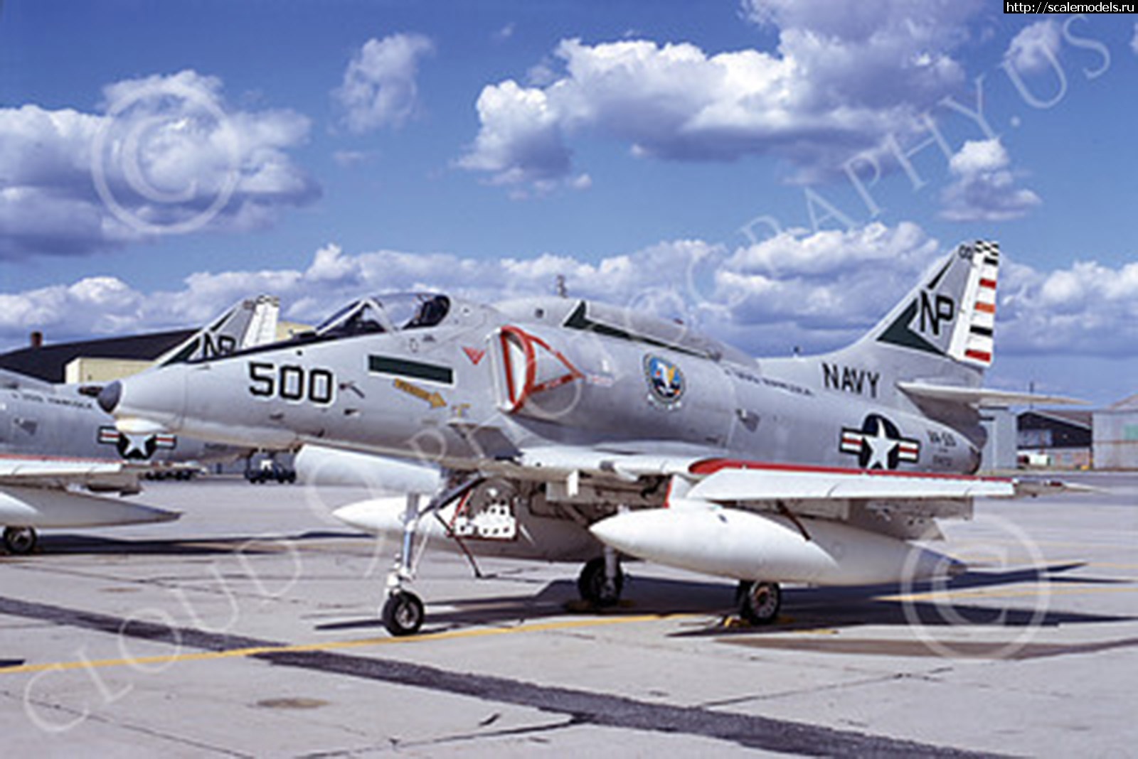 1597651838_A-4USN-00168-A-USN-Douglas-A-4F-Skyhawk-attack-jet-154173-VA-55-WARHORSES-USS-Hancock-commander-s-plane-airplane-picture-by-Michael-Grove-Sr-S.jpg : #1637062/ Fujimi 1/72 A-4E/F Skyhawk(#14416) -   