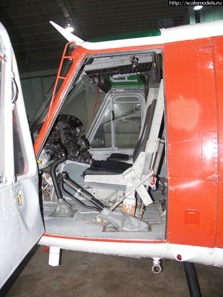 1601113346_HH-1N-158551-cockpit-1.JPG : #1643413/  UH-1N Kitty Hawk 1/48  