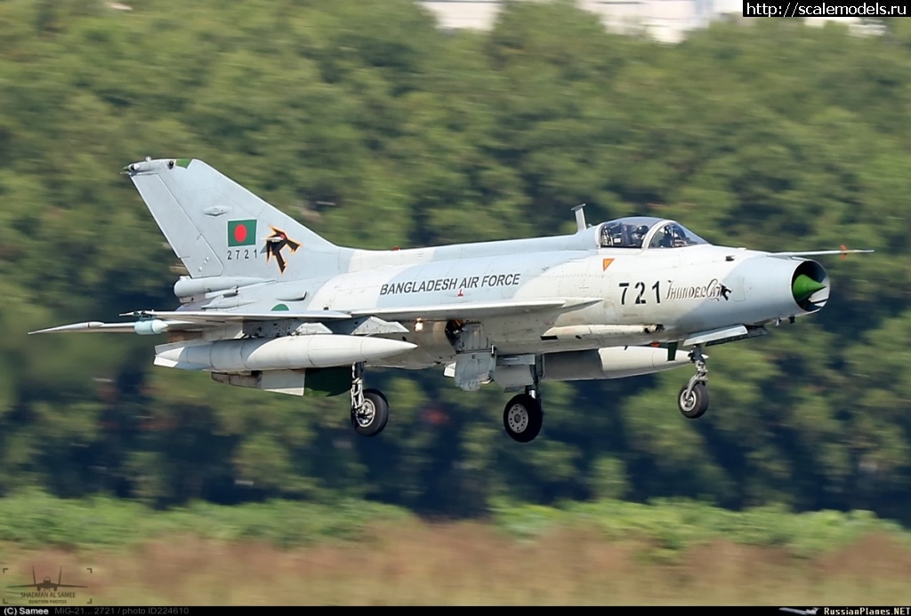 1617340487_sOKr4JlpxWA.jpg : Chengdu J-7G (F-7BG) Trumpeter 1/48 ()  