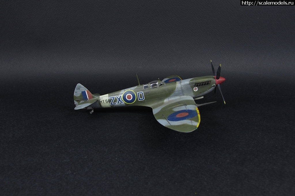 1623774840_05.JPG : #1690744/ Spitfire Mk. VIII 1/72 Eduard     