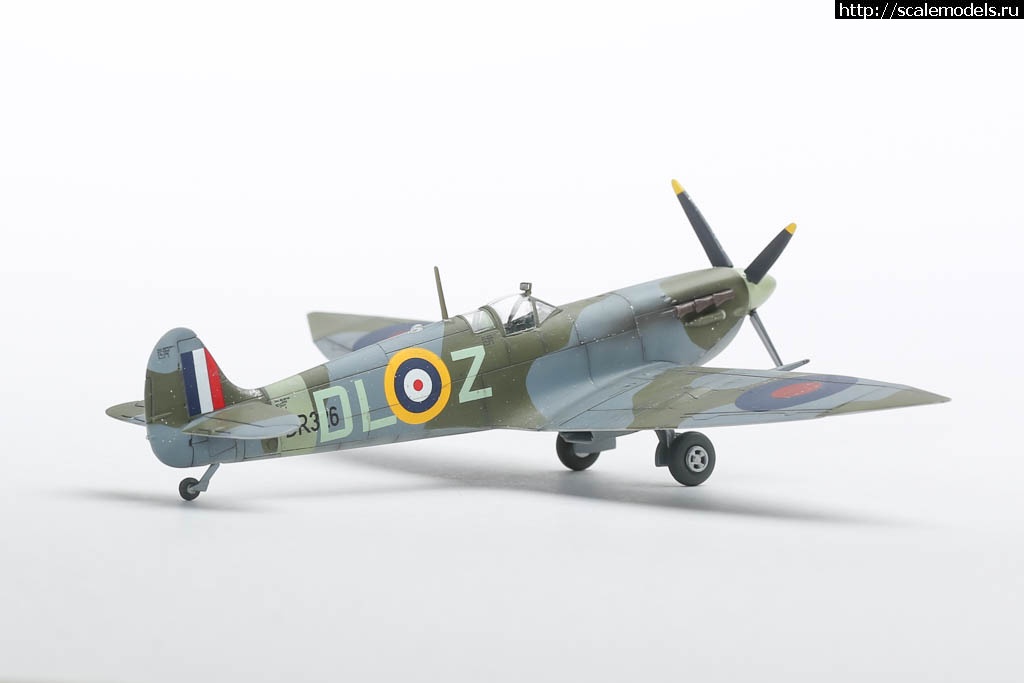 1638289766_235B5746.JPG : #1714050/ Spitfire Mk. VI Italeri  1/72    