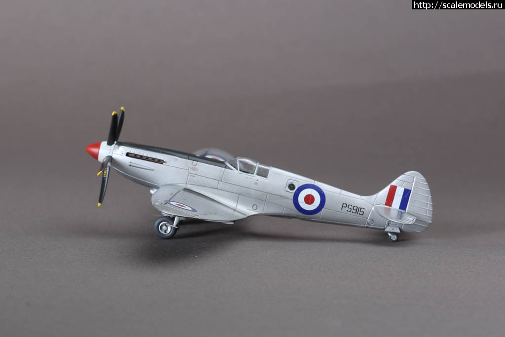 1641568850_235B9635.JPG : #1720688/ Spitfire PR XIX 1/72 Airfix   