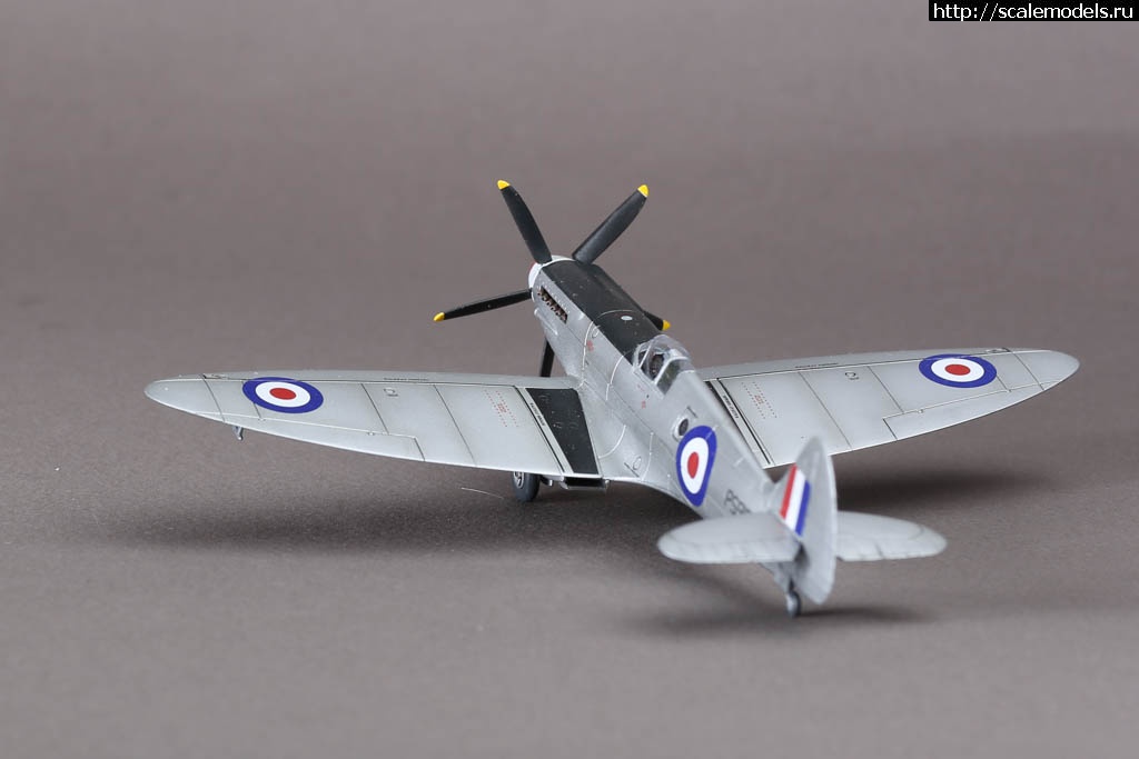 1641568851_235B9642.JPG : #1720688/ Spitfire PR XIX 1/72 Airfix   