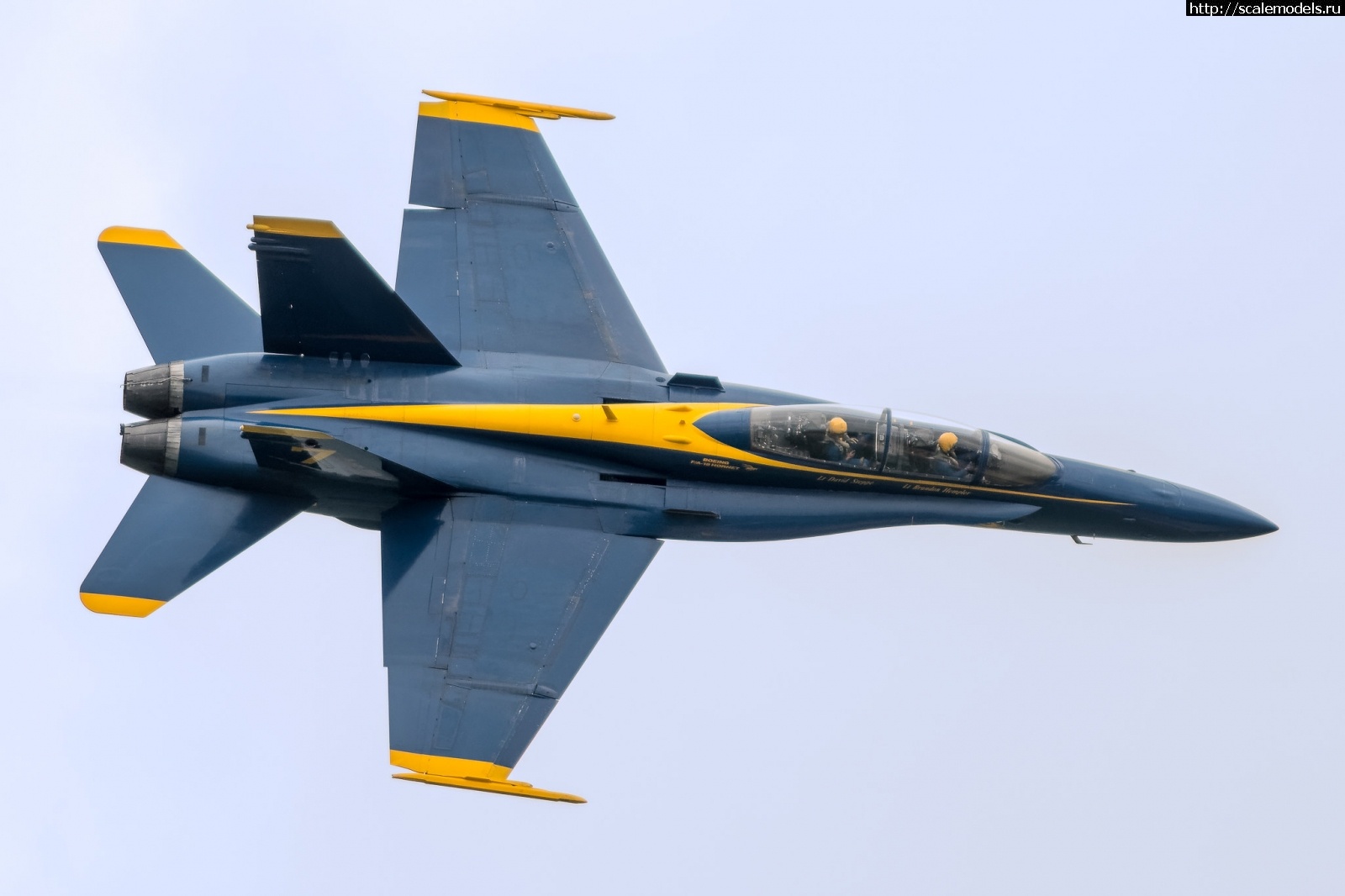 1655403519_35090152694_30b653900b_k.jpg : Kinetic 1/48 F-18 Blue Angels/ Kinetic 1/48 F-18 Blue Angels(#15725) -   