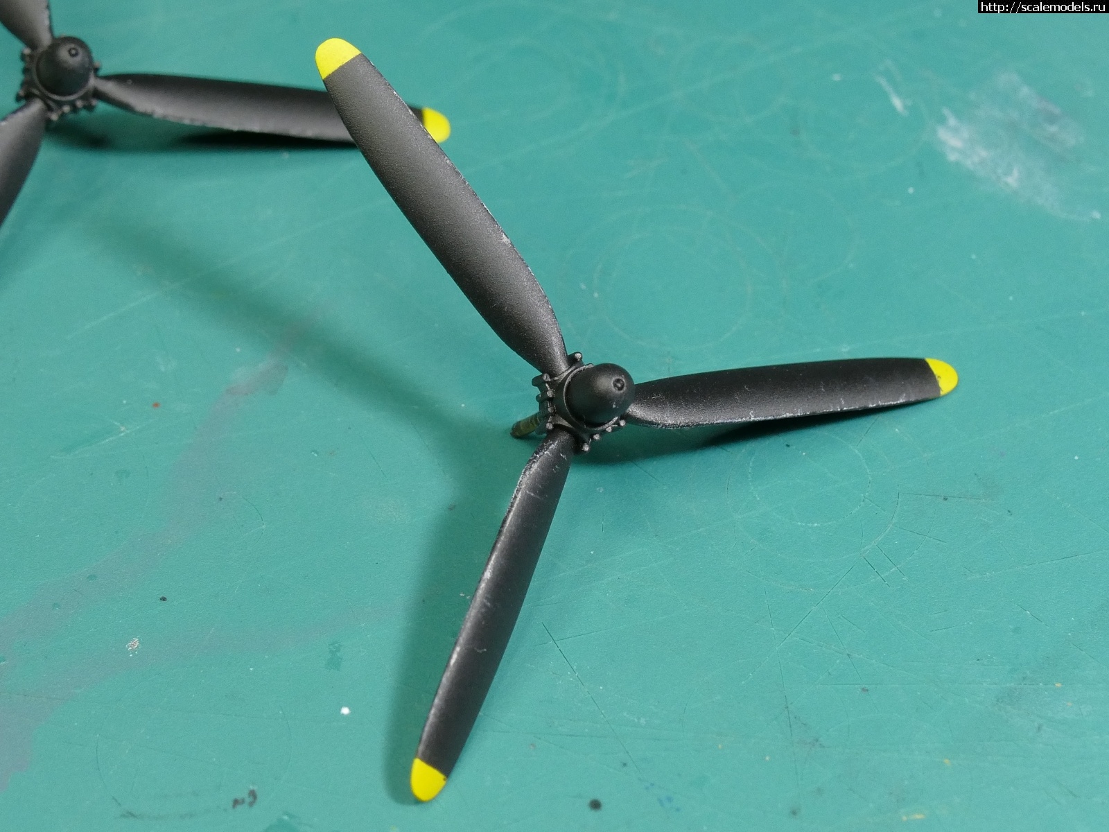1665003555_HalPr03.jpg : #1756597/ Revell 1/72 Handley Page Halifax B.Mk.III  