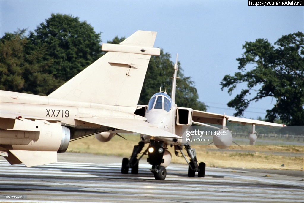 1670964051_gettyimages-1057864450-2048x2048.jpg : #1765086/  SEPECAT Jaguar 1:72  