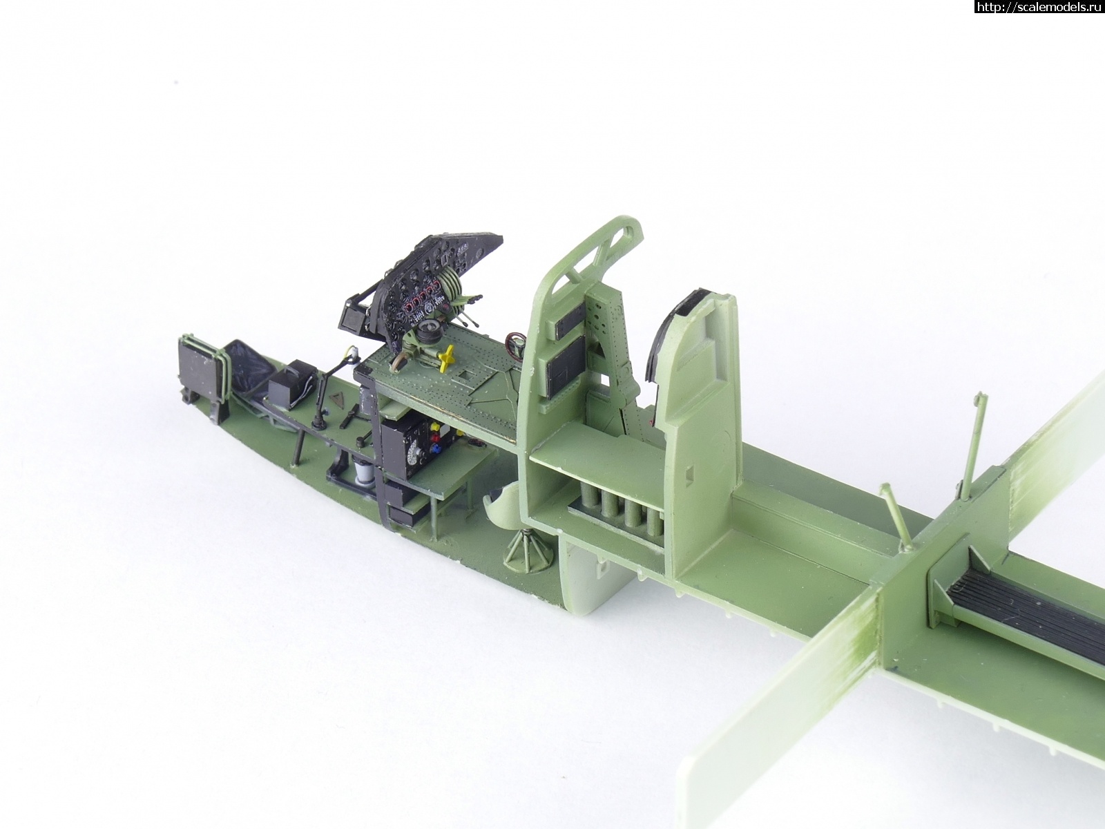 1676633659_P1290762_cr.jpg : #1774458/ Revell 1/72 Handley Page Halifax B.Mk.III  