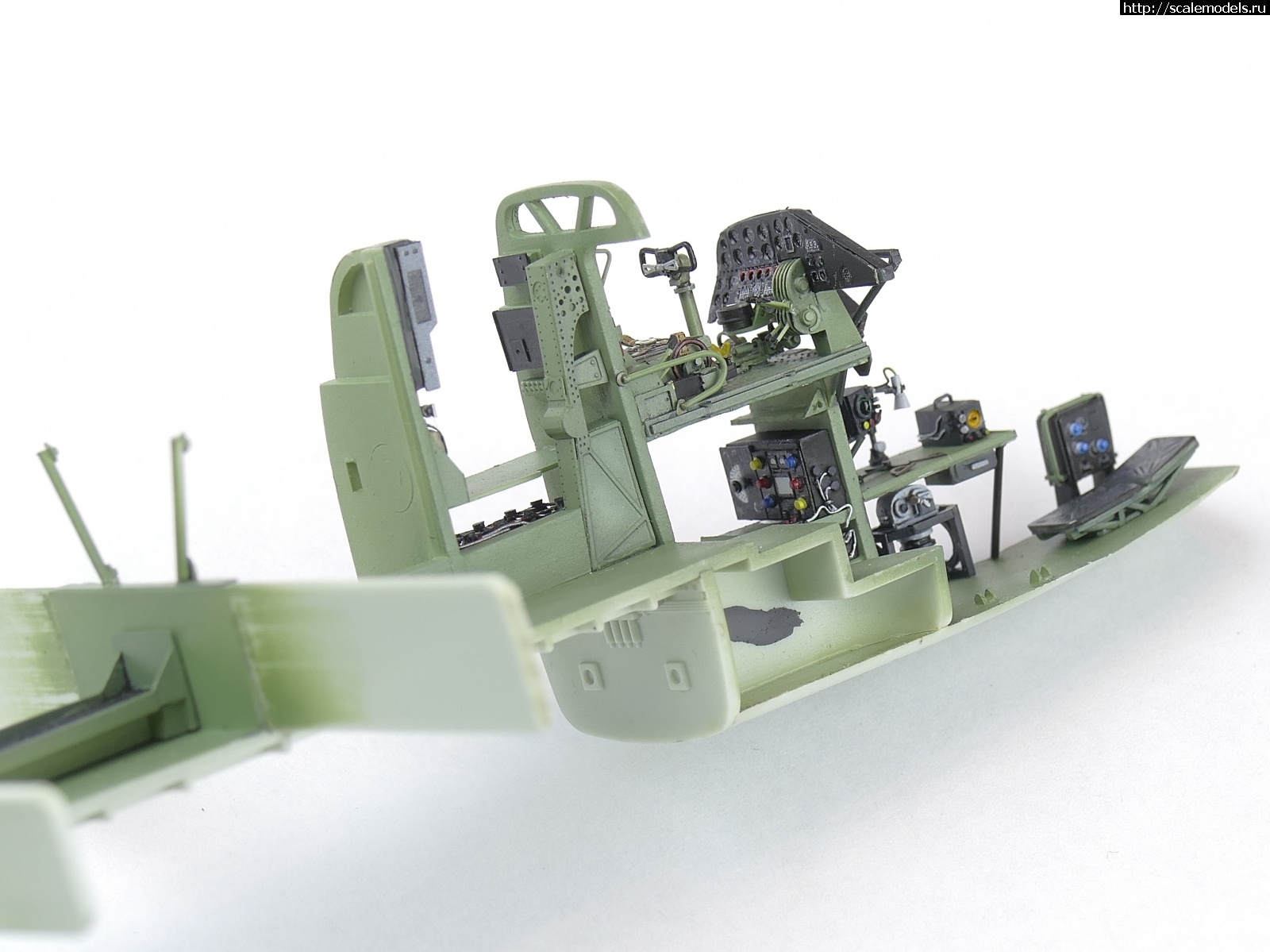 1676633696_P1290809_cr.jpg : #1774458/ Revell 1/72 Handley Page Halifax B.Mk.III  