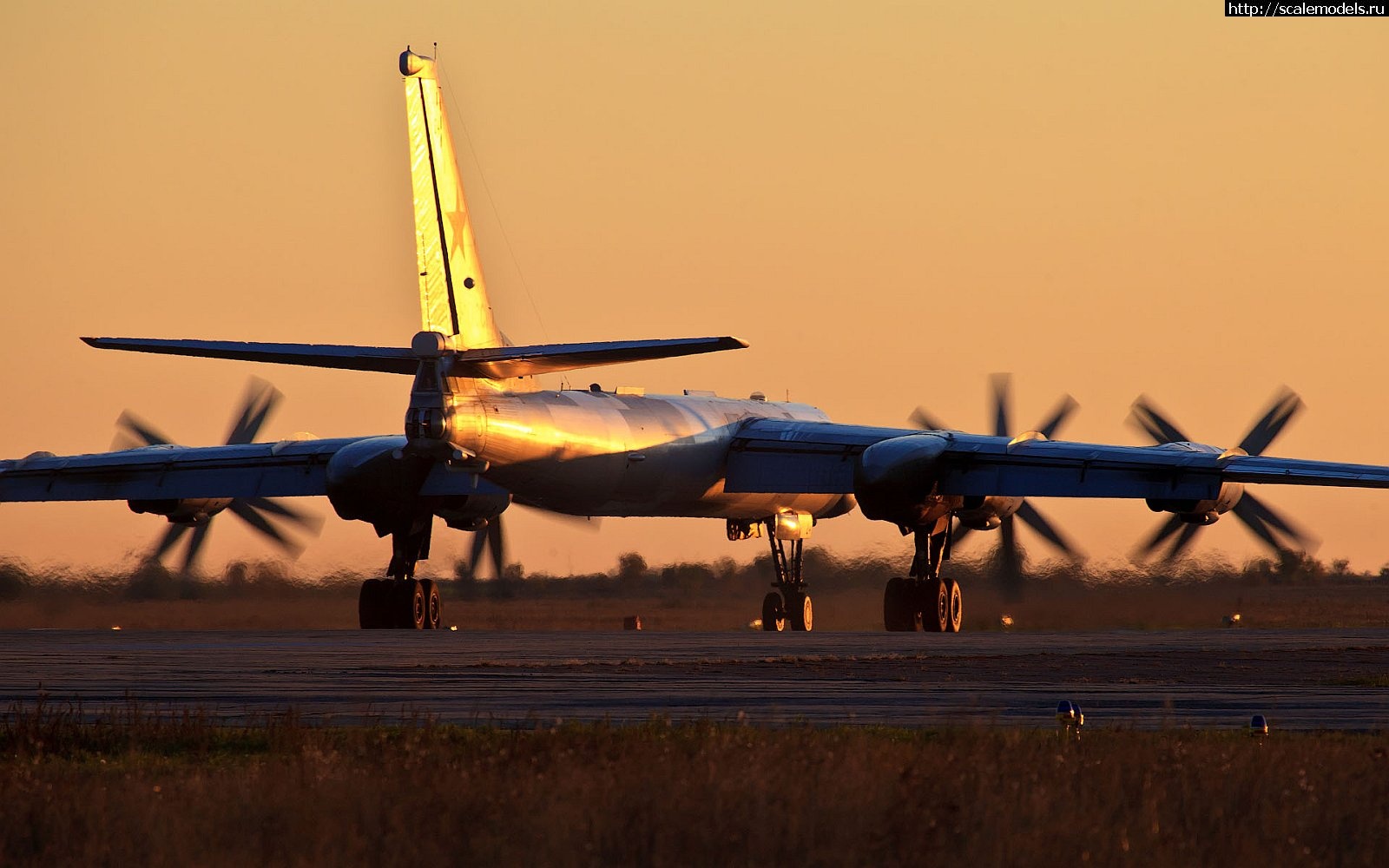 1678633605_First-aircraft--strategic-bombers-of-Russia-18a.jpg : #1778378/  -95   1/72    