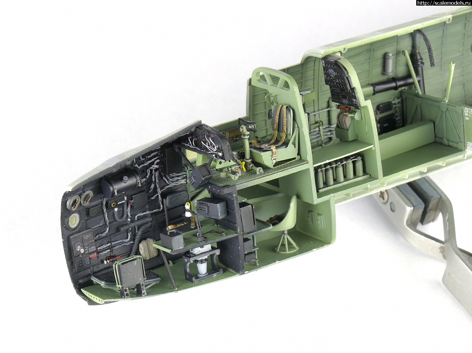1681820156_P1290815_cr.jpg : #1783437/ Revell 1/72 Handley Page Halifax B.Mk.III  