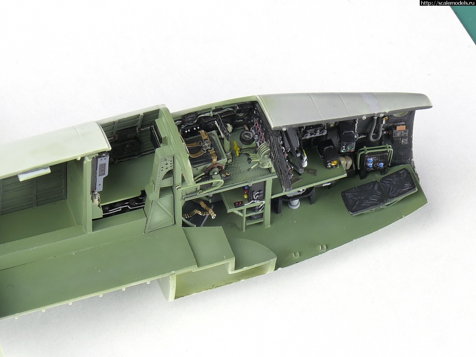 1681820191_P1290862_cr.jpg : #1783437/ Revell 1/72 Handley Page Halifax B.Mk.III  