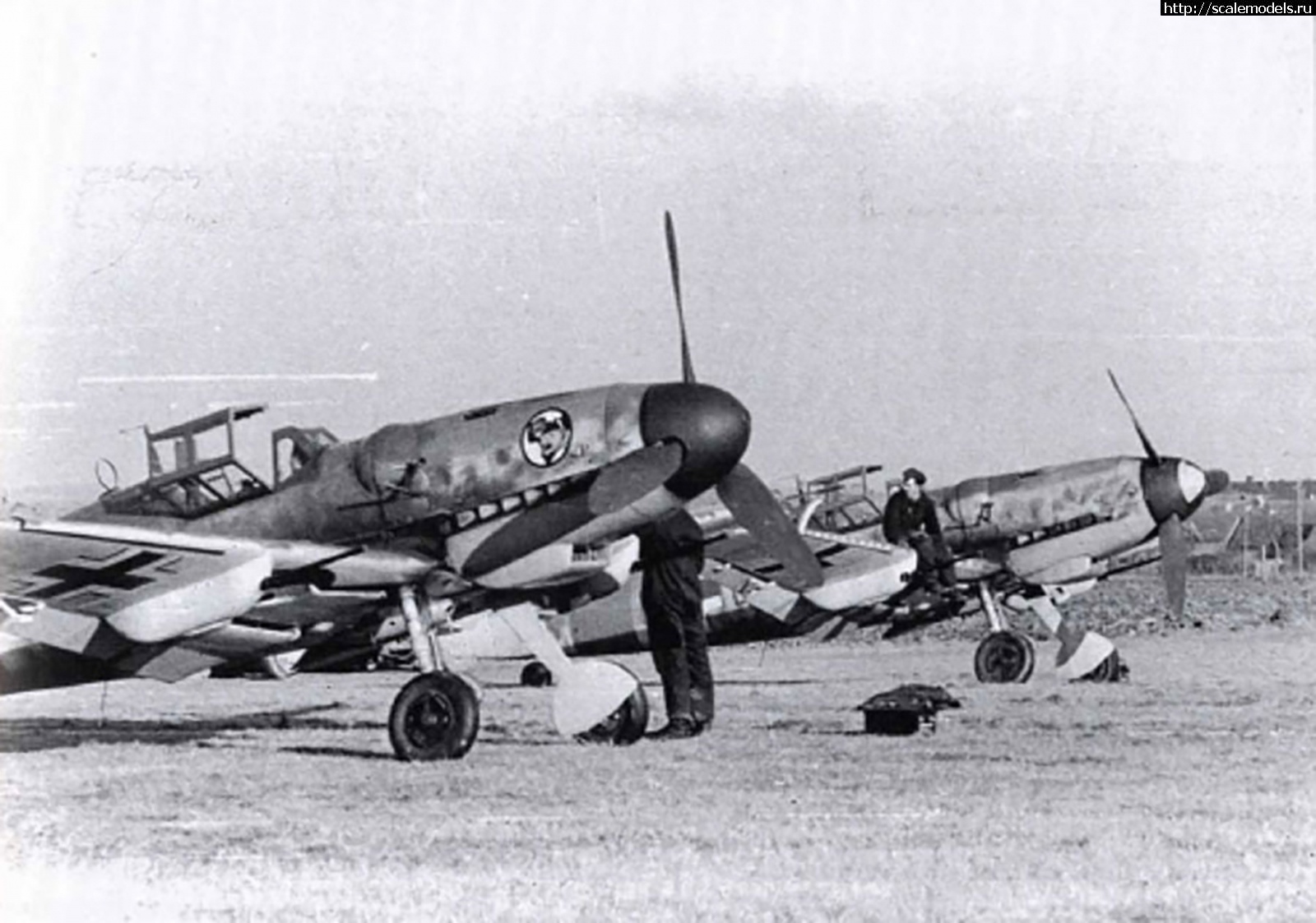 1688905913_Messerschmitt-Bf-109G6R3R6-JG27-location-unknown-1944-01.jpg : #1792799/  Bf 109 (G)-   .  