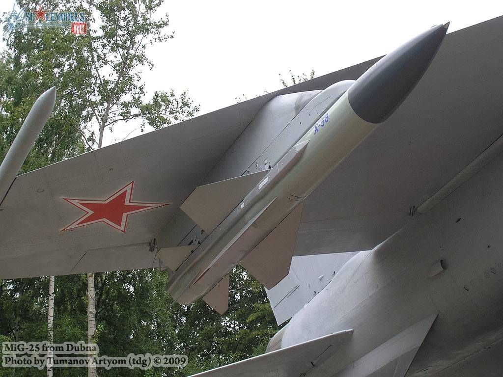 w_mig25_dubna5.jpg