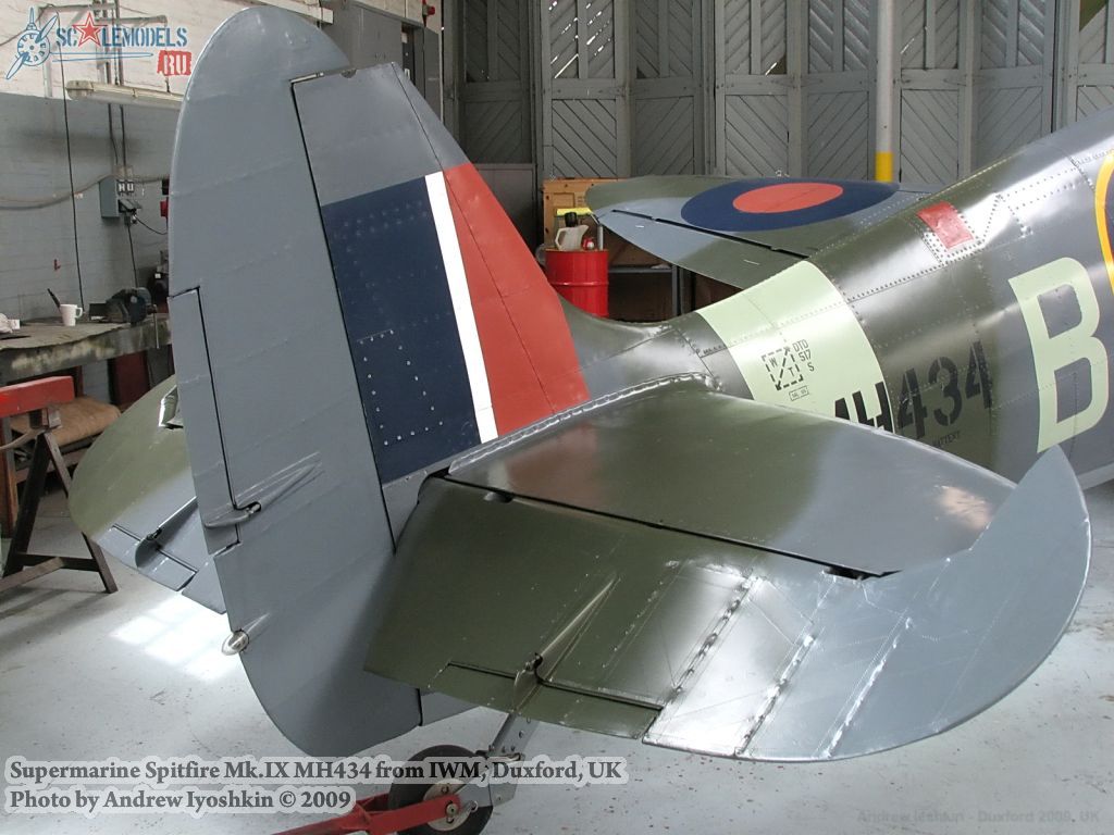 w_spitfireIXmh434_duxford_4.jpg