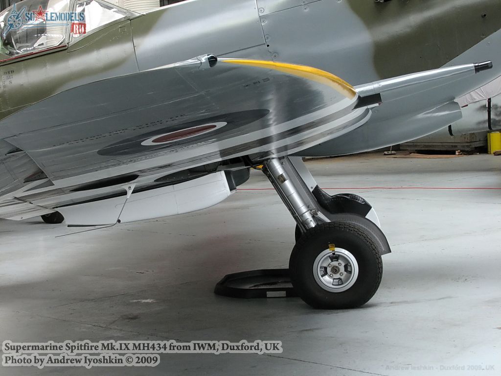 w_spitfireIXmh434_duxford_10.jpg