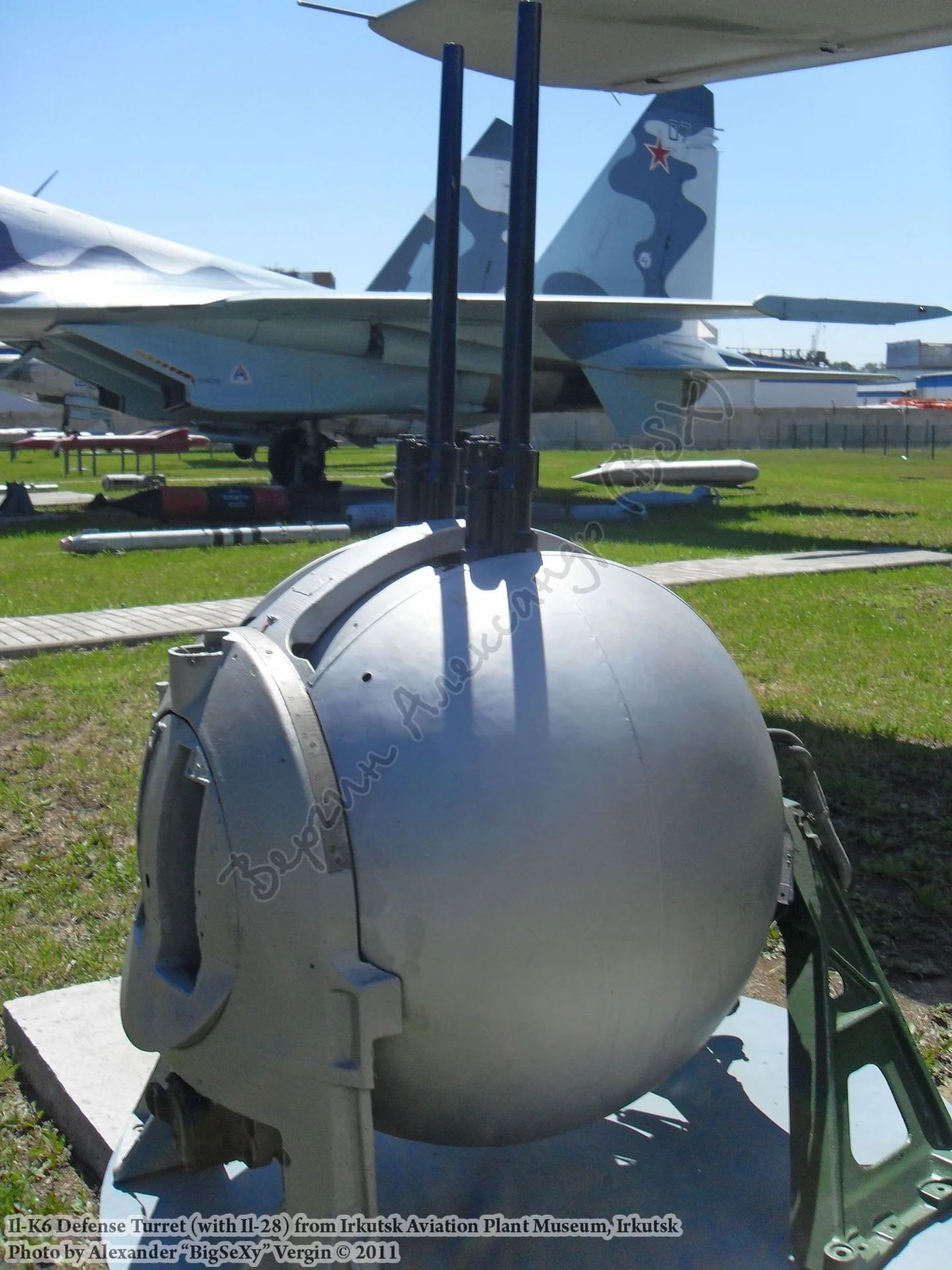 Defense turret Il-K6 (with Il-28)_Irkutsk_002.JPG