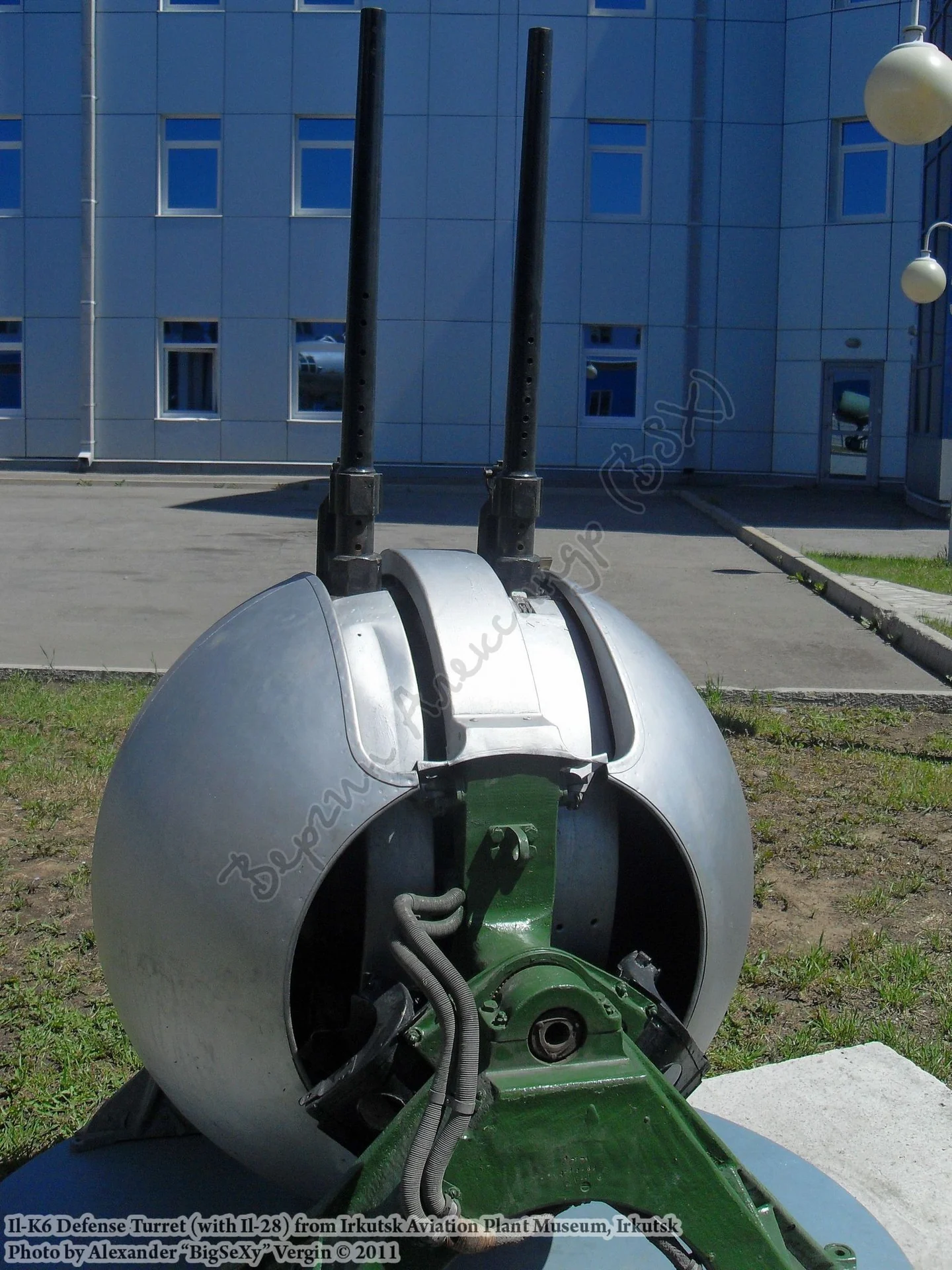 Defense turret Il-K6 (with Il-28)_Irkutsk_004.JPG