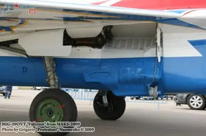 w_mig29ovt_maks2009_12.jpg