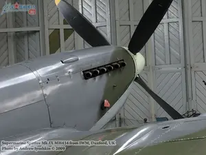 w_spitfireIXmh434_duxford_9.jpg