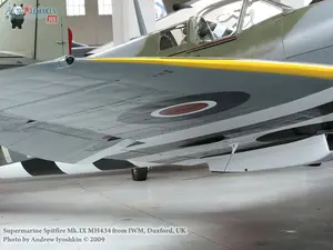 w_spitfireIXmh434_duxford_17.jpg